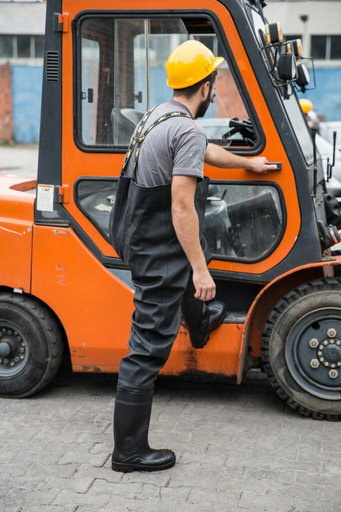 https://www.pexels.com/photo/worker-entering-a-forklift-16368434/